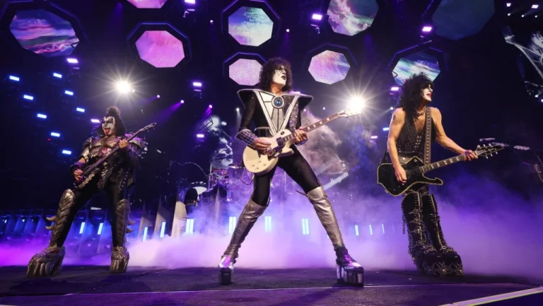 KISS bat 2 records du monde avec un show explosif à Dubaï