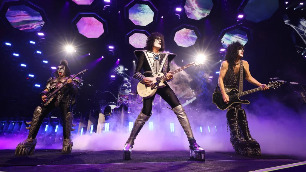 KISS bat 2 records du monde avec un show explosif à Dubaï