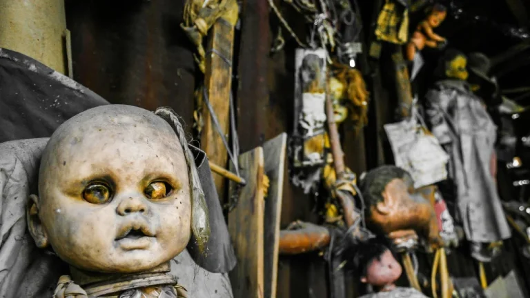 L&rsquo;île des poupées mortes : un lieu terrifiant au Mexique