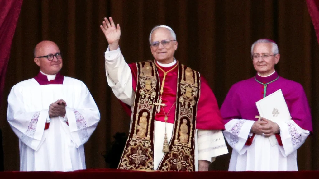 Pourquoi les habitants ont arraché le toit d’un palais durant un conclave papal