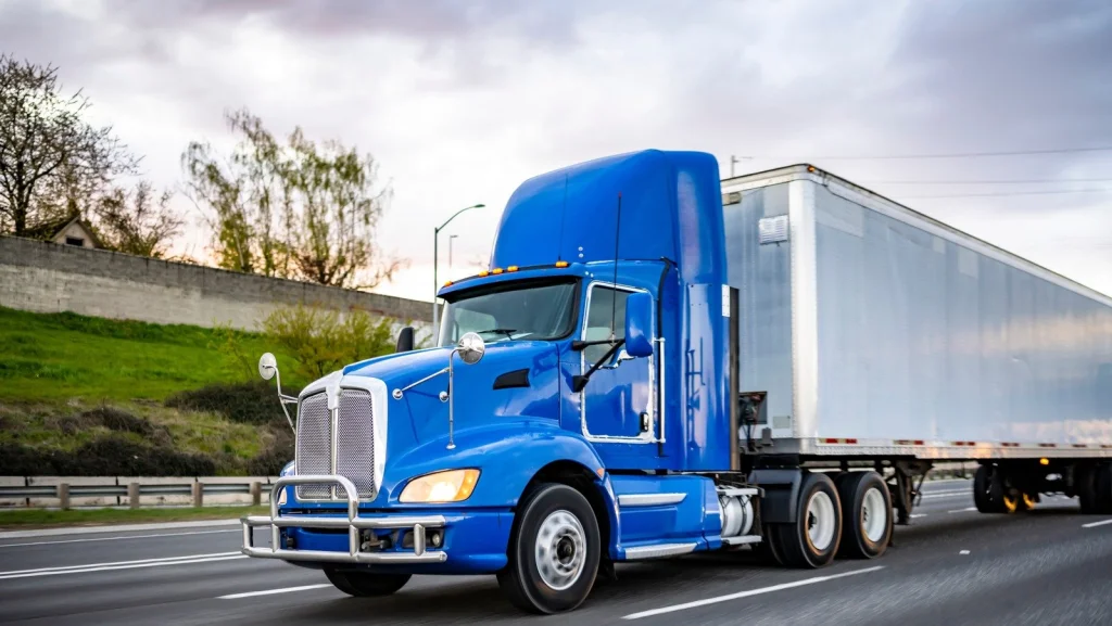 Pourquoi les semi-remorques ont-ils des bavettes en caoutchouc ?