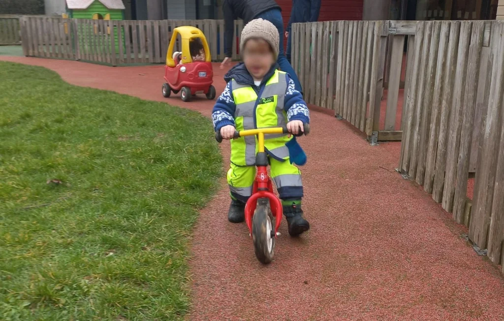 Rennes : Des crèches adoptent des tenues écolos pour enfants