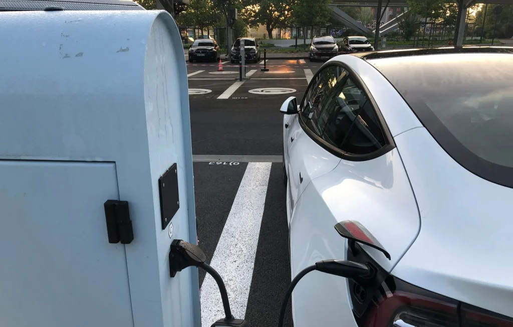 Rennes : Recharge gratuite des voitures électriques dans les parkings