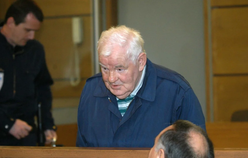 Reprise des fouilles dans le cimetière d'Emile Louis en Yonne