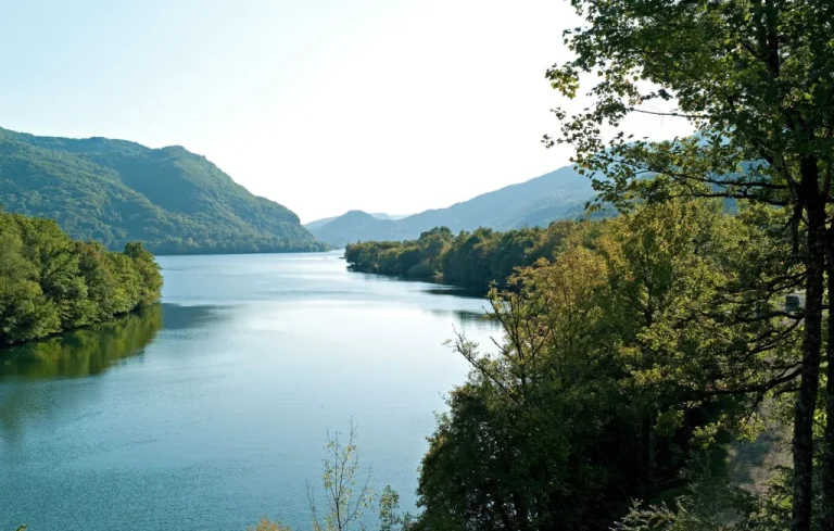 Risques de Sécurité : Le Lac de Coiselet dans le Jura Vidé