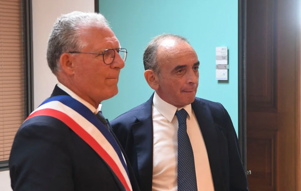 Sannois : Le maire Bernard Jamet au cœur d'une cyberescroquerie