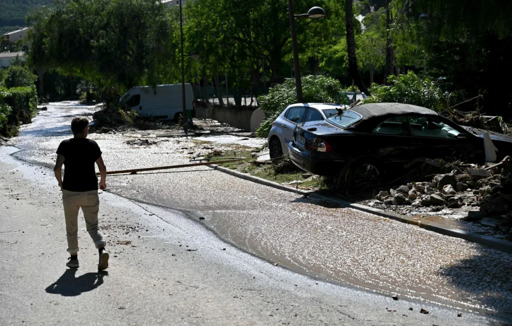 Sauvetage héroïque dans le Var : Gendarmes interviennent face aux eaux