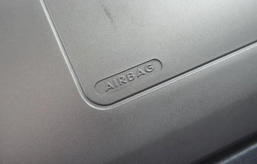 Scandale des airbags : plainte contre BMW, Mercedes, Toyota et VW