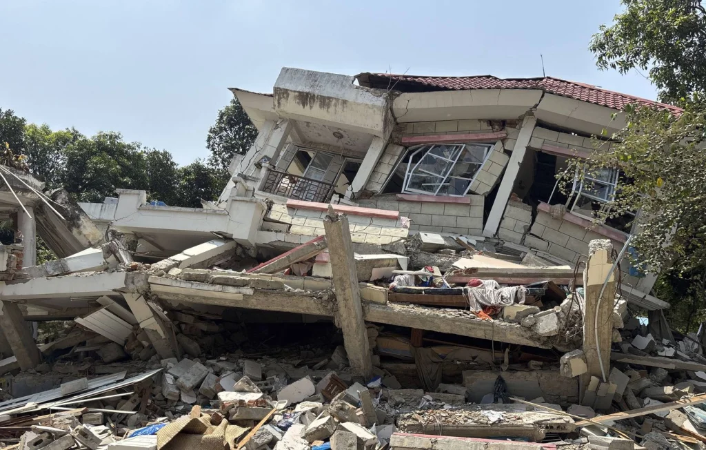 Séisme en Birmanie : Des images exceptionnelles du sol qui glisse