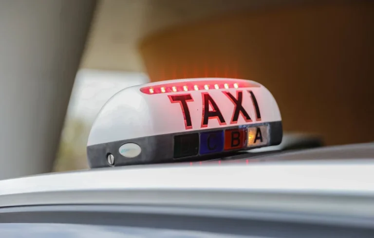 Un chauffeur de taxi accuse le gouvernement britannique en Haute-Savoie