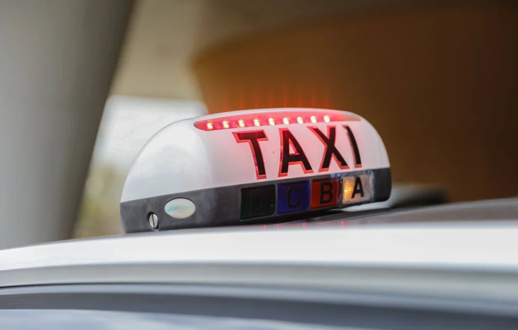 Un chauffeur de taxi accuse le gouvernement britannique en Haute-Savoie