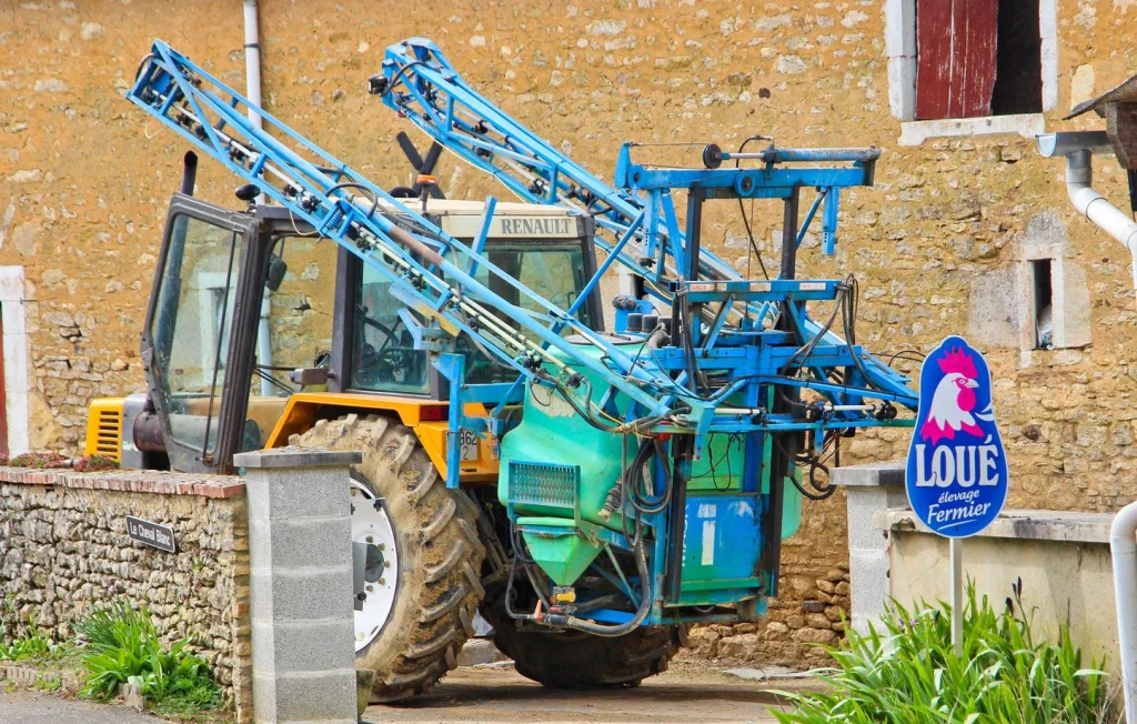 Un tracteur détruit la maison d'une famille dans le Nord