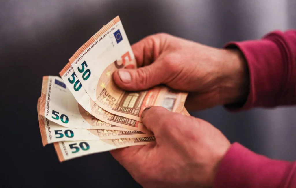 Vers un paiement hebdomadaire des salaires en France ?