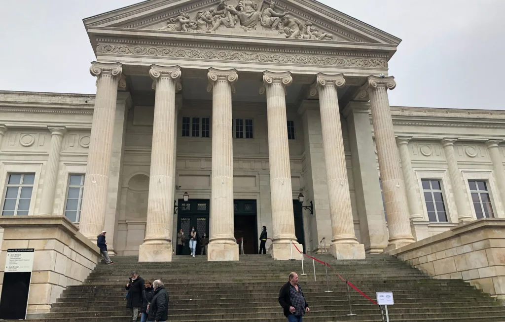 Violences à Angers : Trois hommes condamnés pour apologie du nazisme