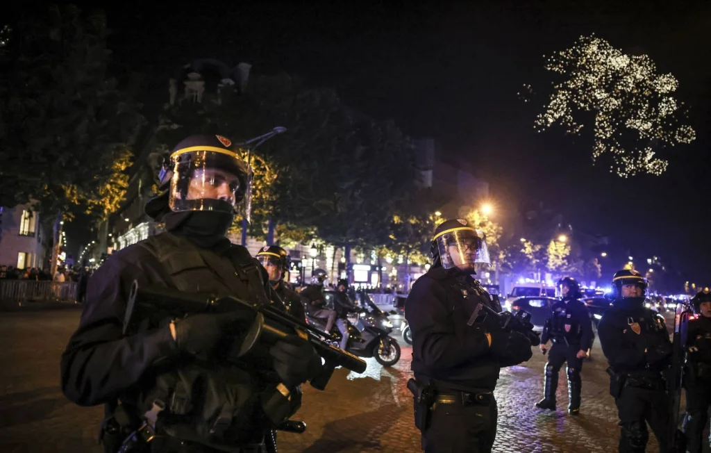 Violences policières lors des célébrations PSG-Arsenal à Paris