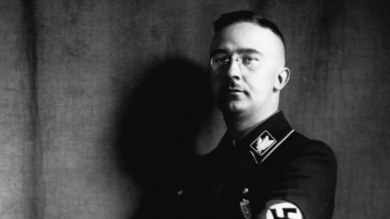 Heinrich Himmler posant en lunettes pour portrait