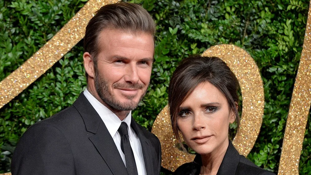 Victoria et David Beckham posant ensemble