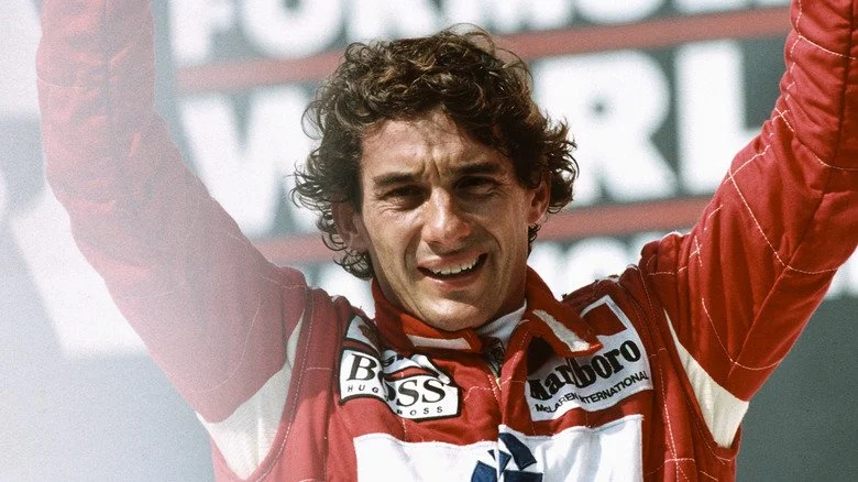 Ayrton Senna célèbre sa victoire