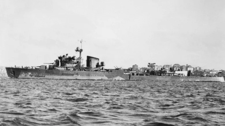 HNLMS Tromp à Sydney après réparations suite à la bataille du détroit de Badung