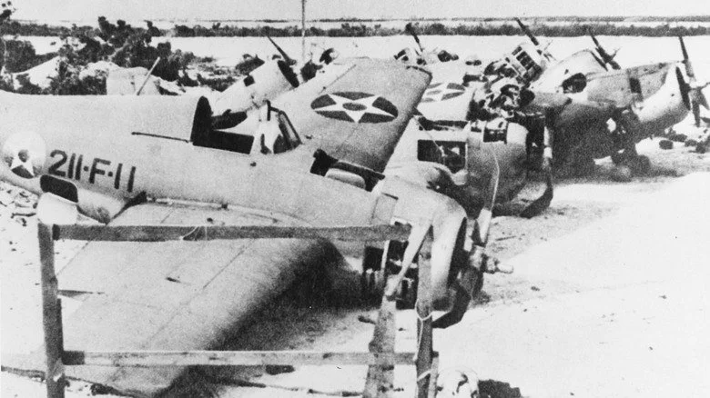 Avions américains détruits sur la piste de Wake Island