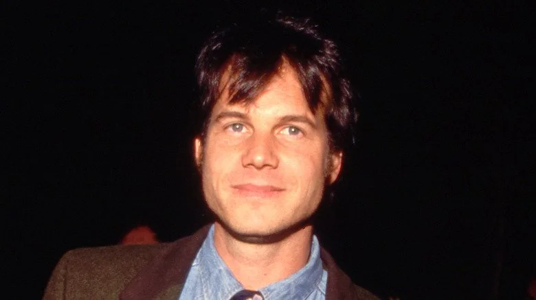 Bill Paxton smirking with messy hair