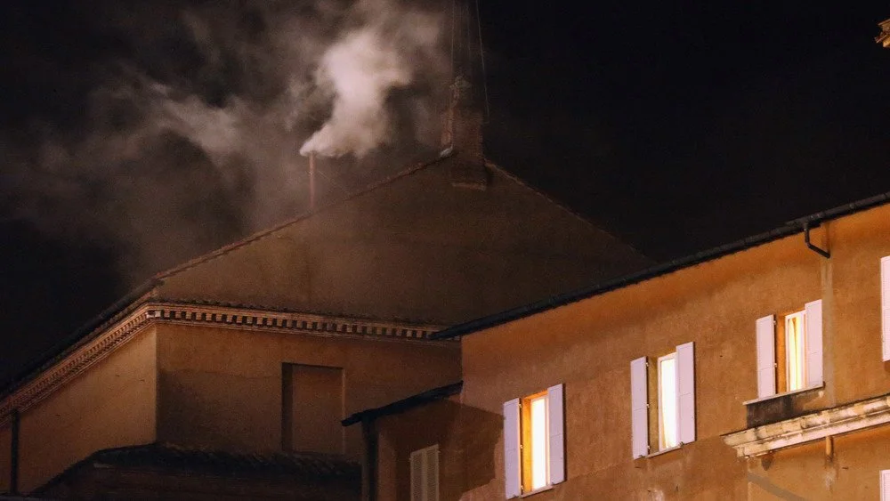 Fumée blanche à la Chapelle Sixtine