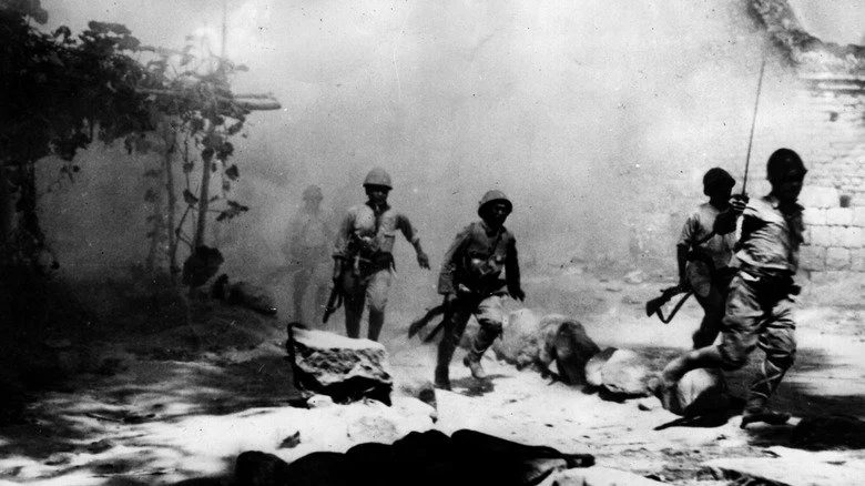 Soldats japonais en fuite pendant une bataille en Chine