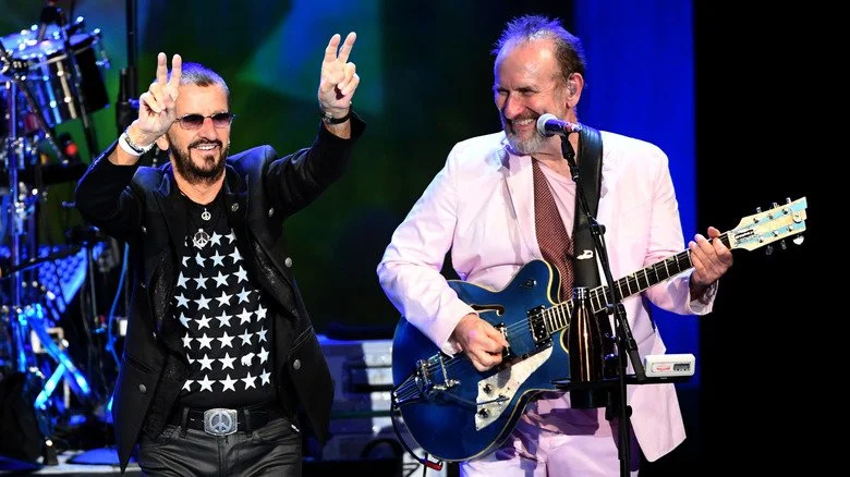 Ringo Starr sur scène avec Colin Hay
