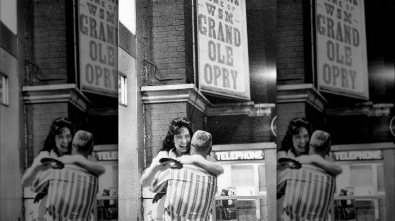 Loretta Lynn en bleu