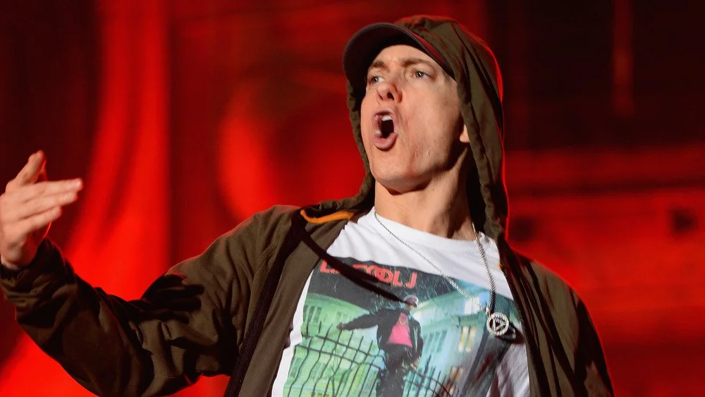Eminem bouche ouverte