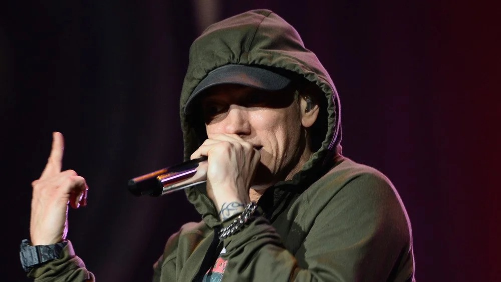 Eminem avec un microphone