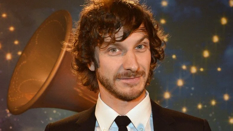 Gotye au Grammy Awards, regard surpris, cravate fine