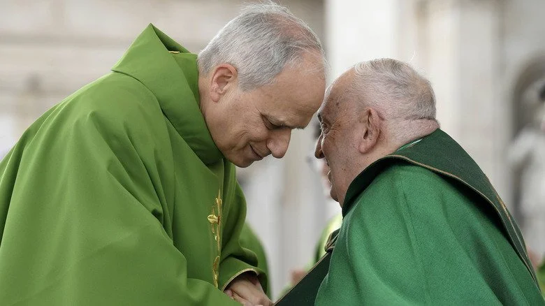 Pape Léon XIV avec le Pape François