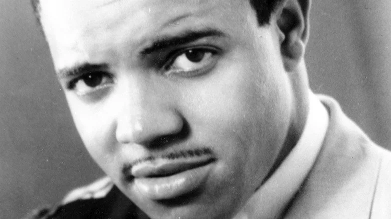 Berry Gordy regarde en haut