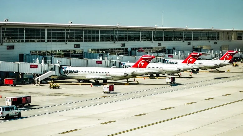 Jets Northwest Airlines à l’aéroport de Détroit dans les années 2000