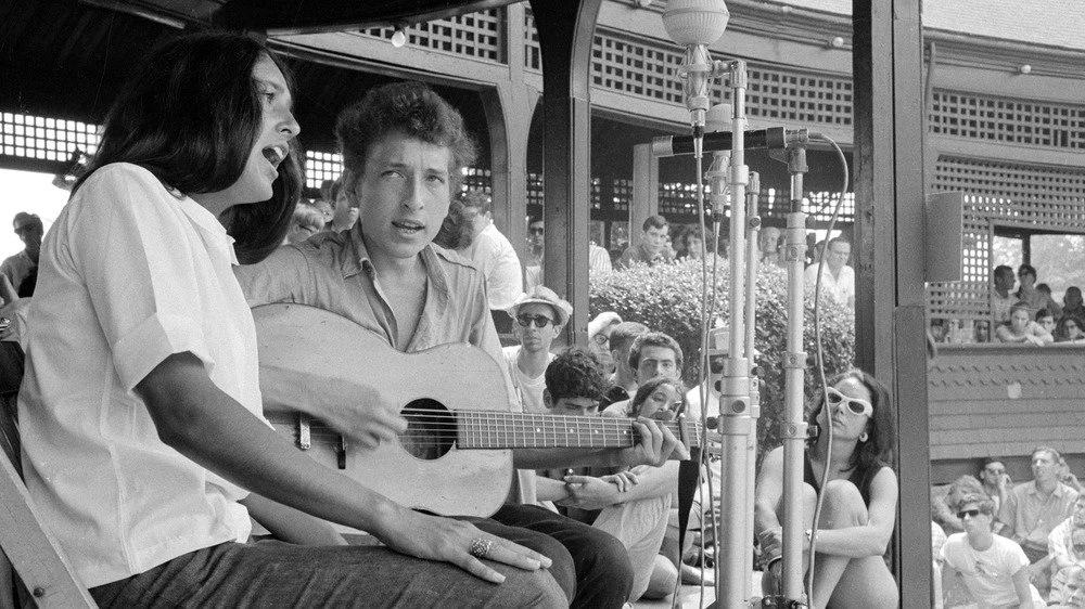 Joan Baez et Bob Dylan en performance ensemble