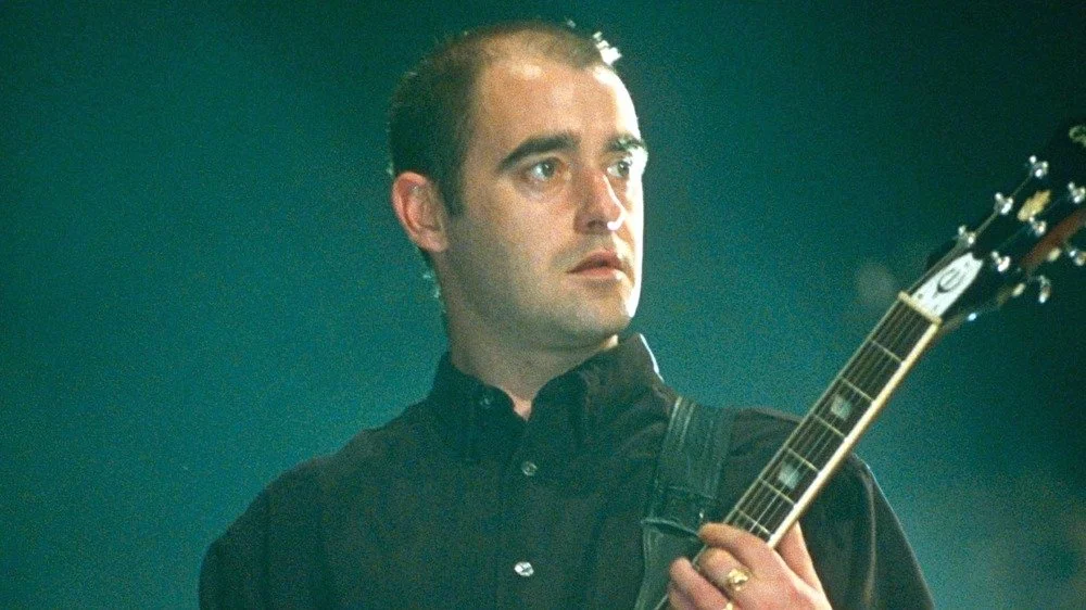 Paul Arthurs avec sa guitare