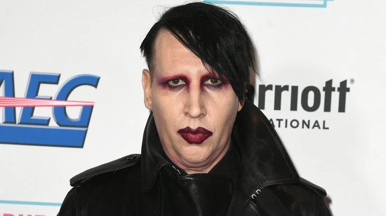 Marilyn Manson regard sérieux