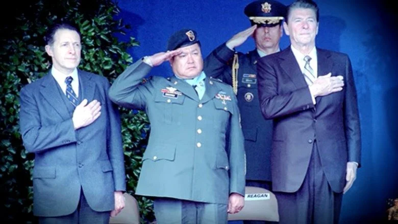 Roy Benavidez avec Ronald Reagan