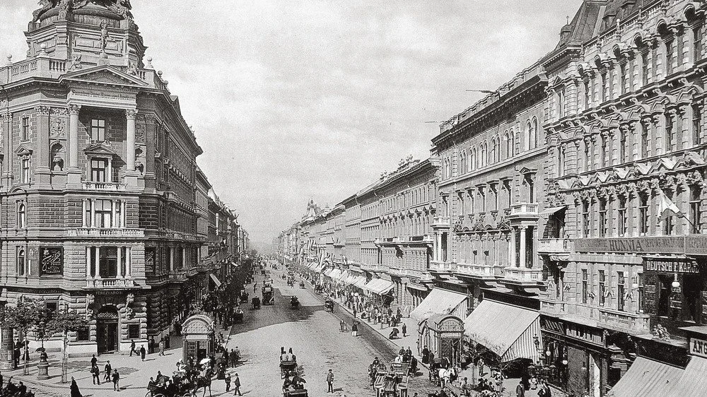 La ville animée de Budapest vers 1900