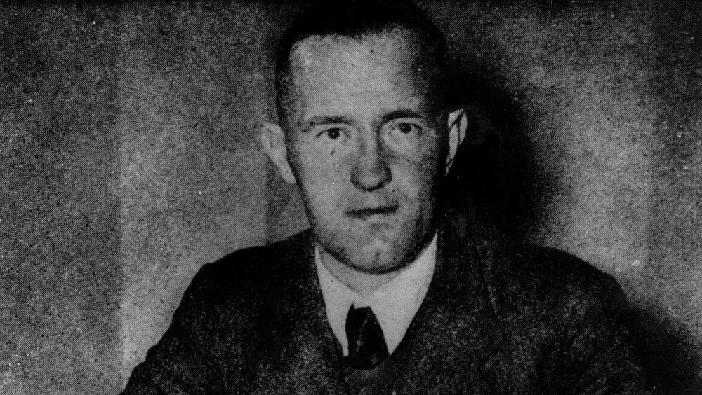 William Joyce au microphone