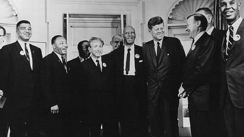 JFK rencontre Martin Luther King et d'autres leaders des droits civiques au bureau ovale