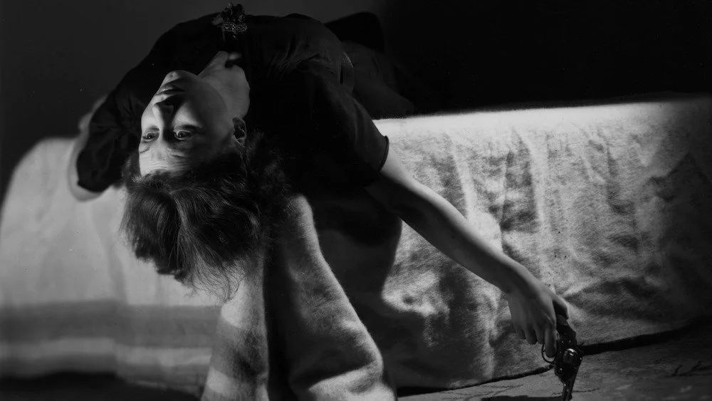 Femme contemplant le suicide en 1938