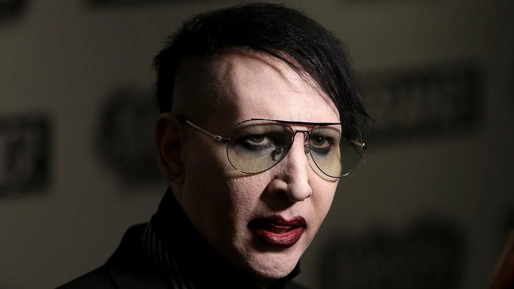 Marilyn Manson portant des lunettes