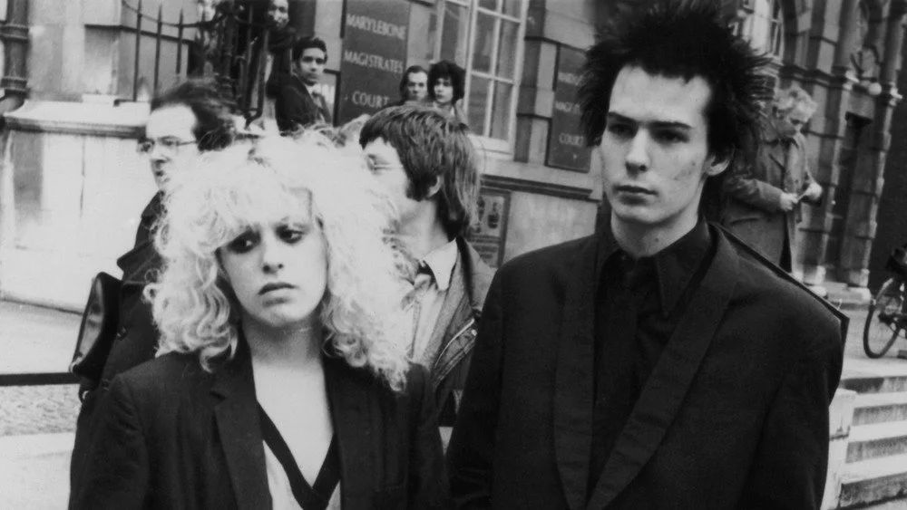 Nancy Spungen et Sid Vicious à l'extérieur
