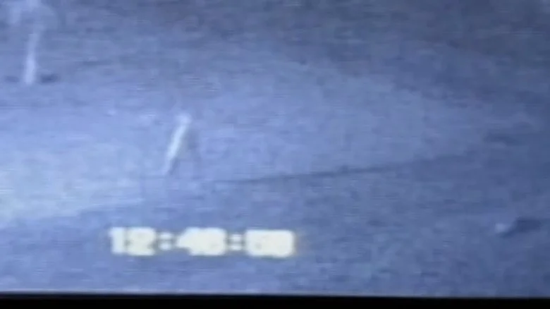 Capture d'écran granuleuse des Fresno nightcrawlers, tirée de la vidéo Storied