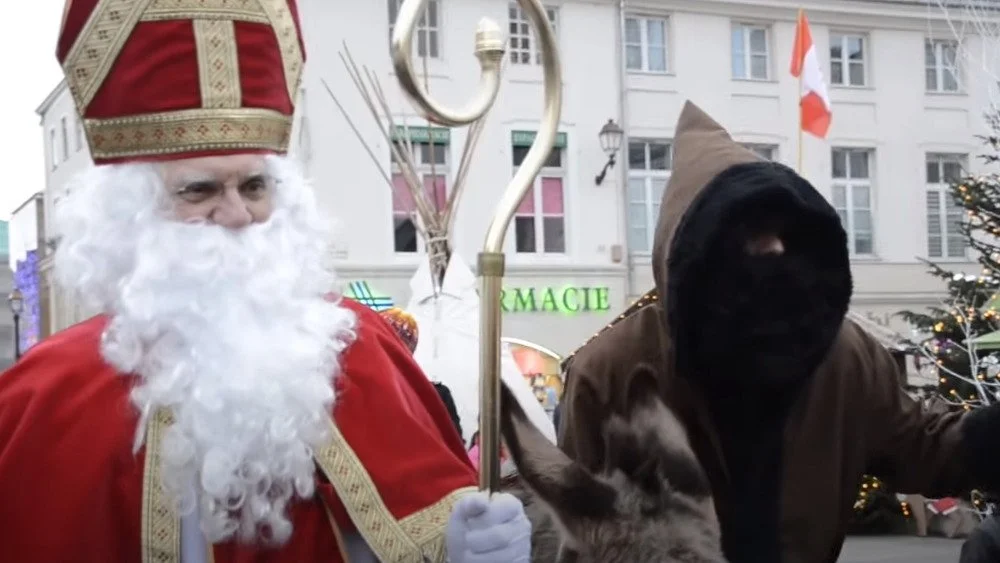Saint Nicolas et Père Fouettard lors d'une célébration française