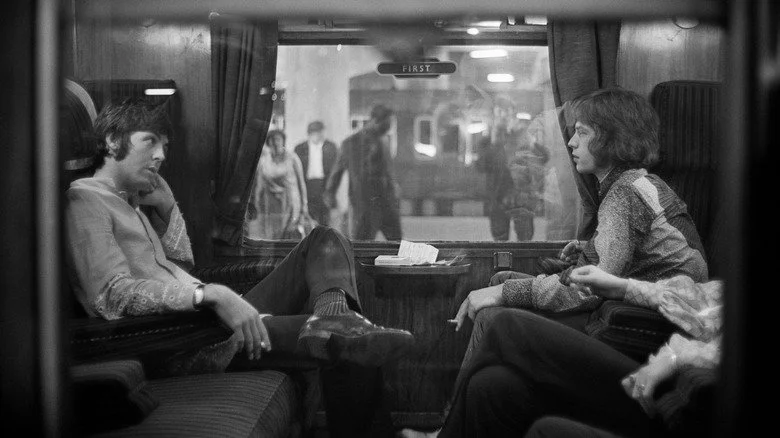 Mick Jagger et Paul McCartney dans un train