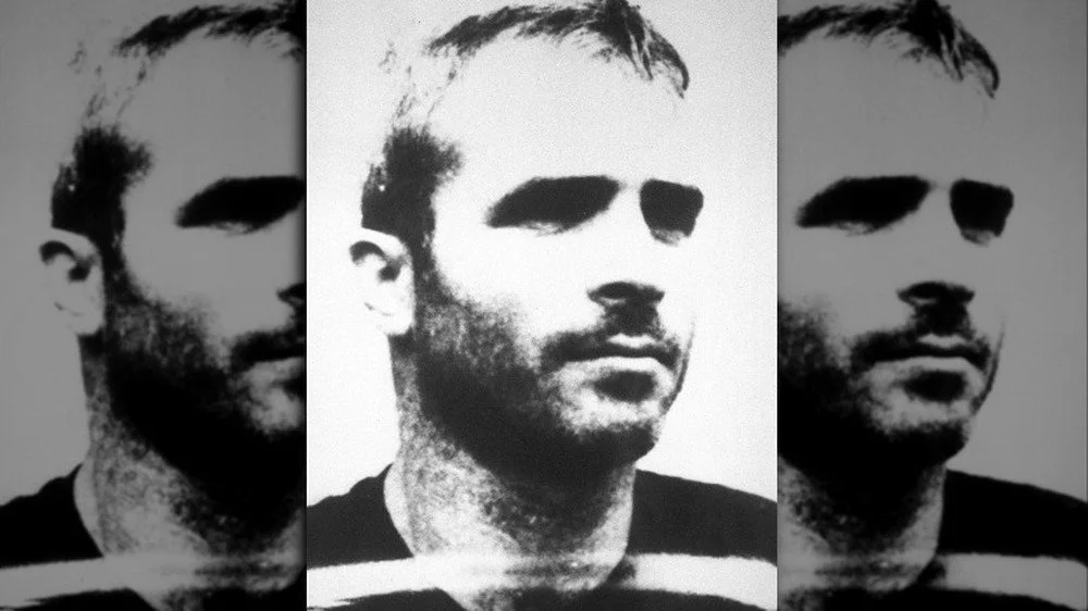 Photo d'identité de John McCain en prisonnier de guerre
