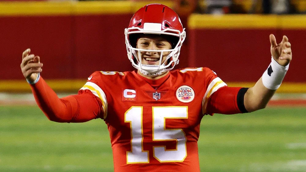 Patrick Mahomes bras ouverts